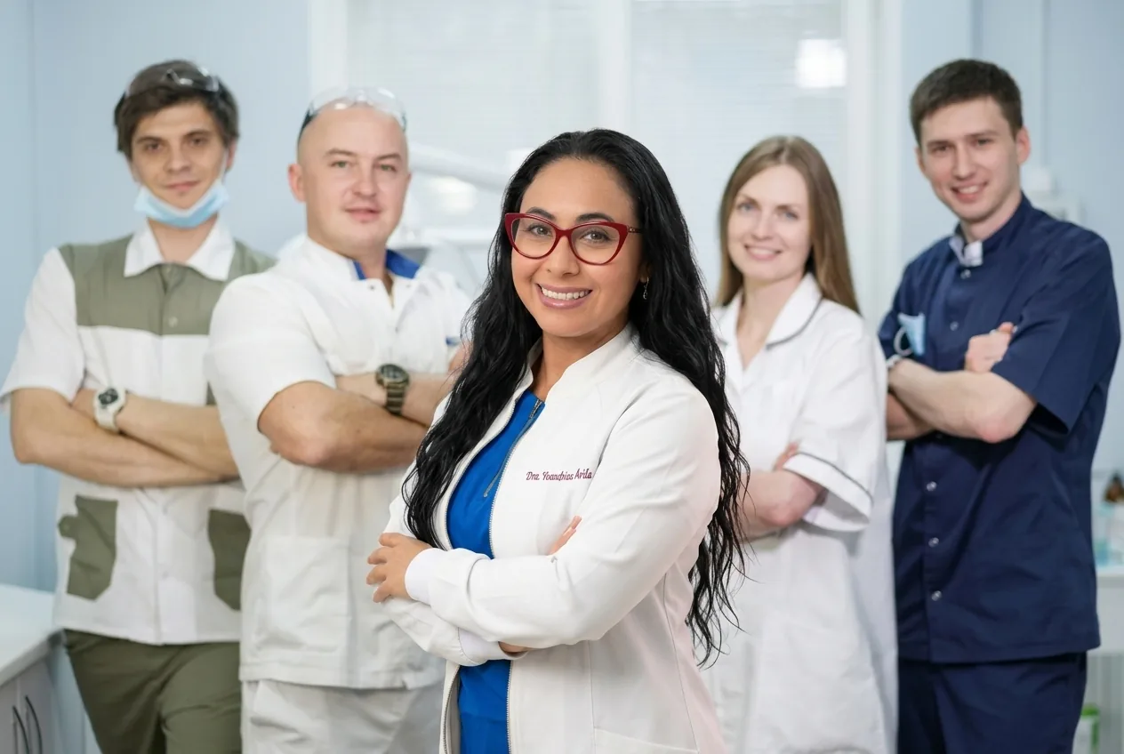 Equipo profesional y comprometido de Odonto Ávila con la Dra. Yoandrina Ávila en Caracas
